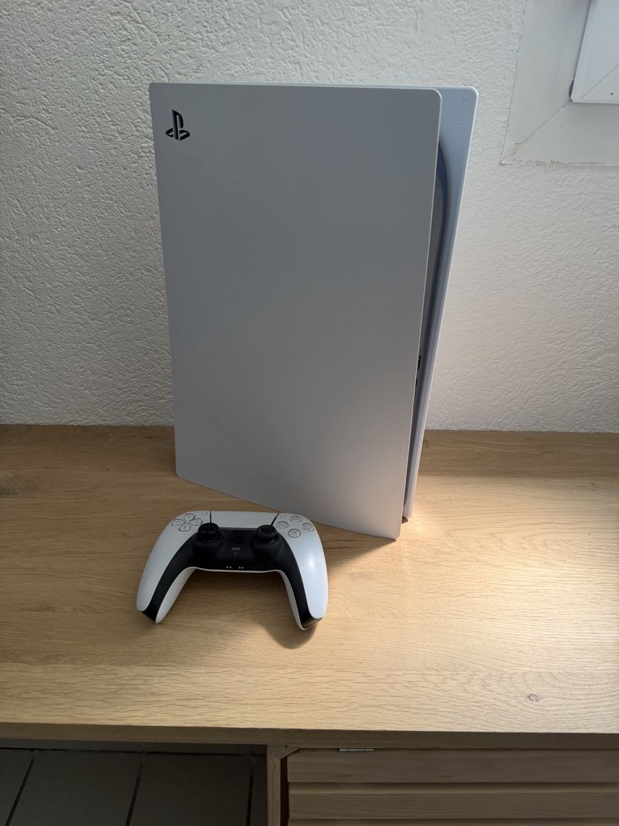 Sony Console: Playstation 5 + Vr2 Brille mit Kontroller – Usato da Filzbach venduto da Lord-Helmchen