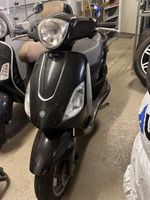 Roller Piaggio Fly 125 schwarz /Jahrgang 2011