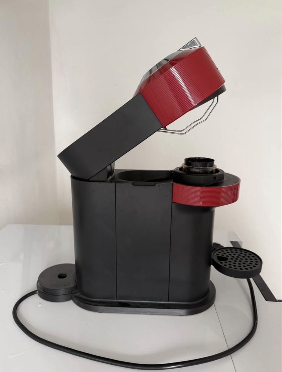 Nespresso Kaffeemaschinen & Espressomaschinen: Machine à café Nespresso Vertuo Krups rouge – Neu (gemäss Beschreibung) aus Lausanne von Stephaniesdressing 1