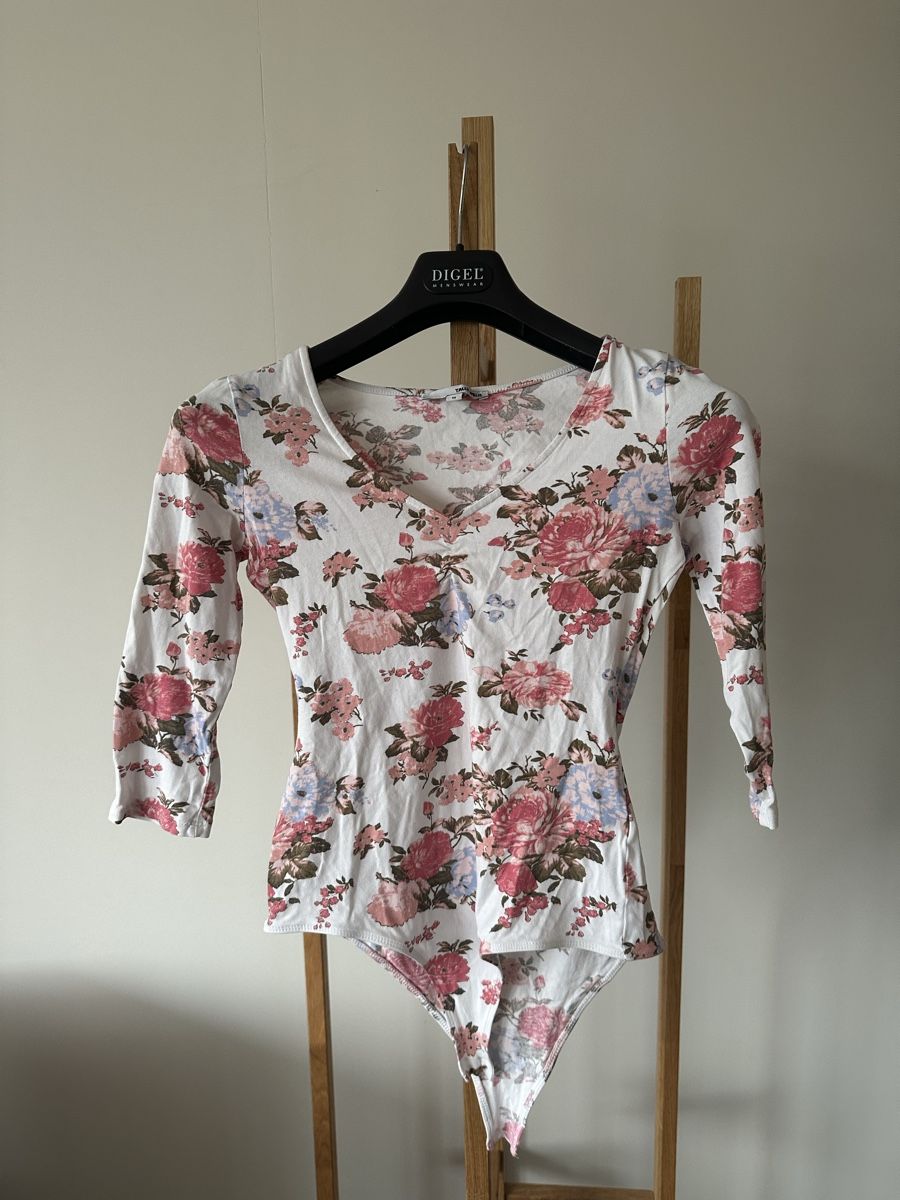 Top: Body mit Blumenmuster – Usato da Gipf-Oberfrick venduto da Gabor5