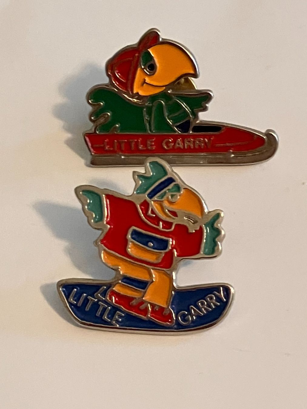 Placchette & Badge: 2 Pin Little Garry – Usato da Basel venduto da djwwpp