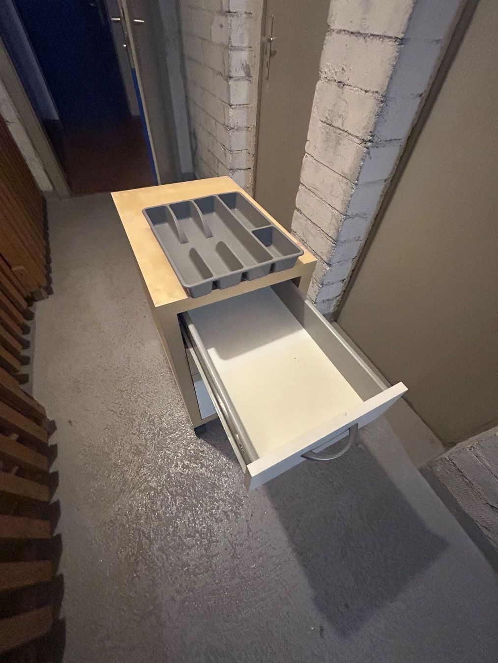 Ikea Scrivanie: Büromöbel Set Tischplatte mit Beinen und Schubladencontainer – Usato da Thun venduto da o_wittwer 7