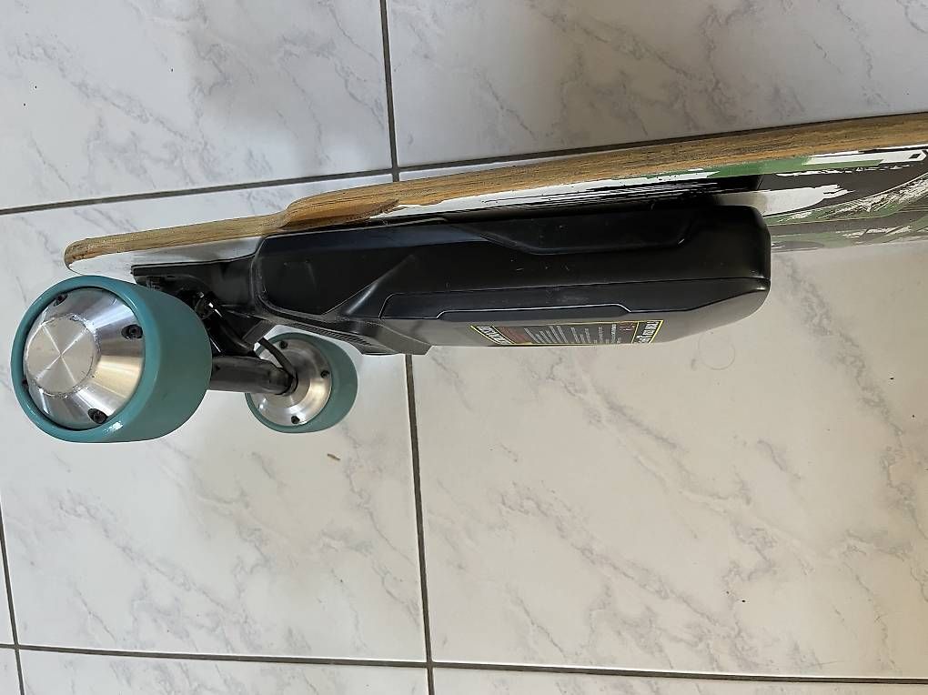 Skateboards: Elektroskateboard – D'occasion à tuggen par jeenyus