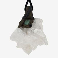Bergkristall Cluster mit Apatit als Steinanhänger