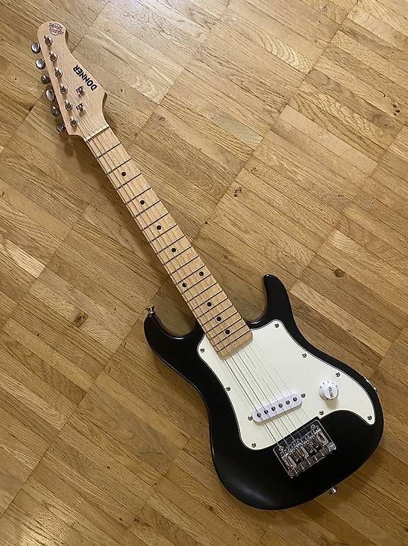 Strumenti musicali: Kindergitarre Elektrogitarre Donner Junior Series – Usato da Uster venduto da riskaj 1