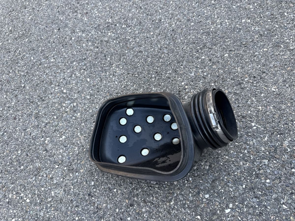 BMW Tutti pezzi di ricambio auto: BMW E36 M3 Ansaug Gummi – Usato da Gossau ZH venduto da fabio024 1