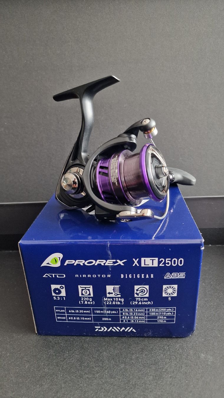 Daiwa Rollen & Spulen: Daiwa Prorex X LT Spinnrolle PRXLT2500 – Neu und originalverpackt aus Bassersdorf von Al-EnStore 1