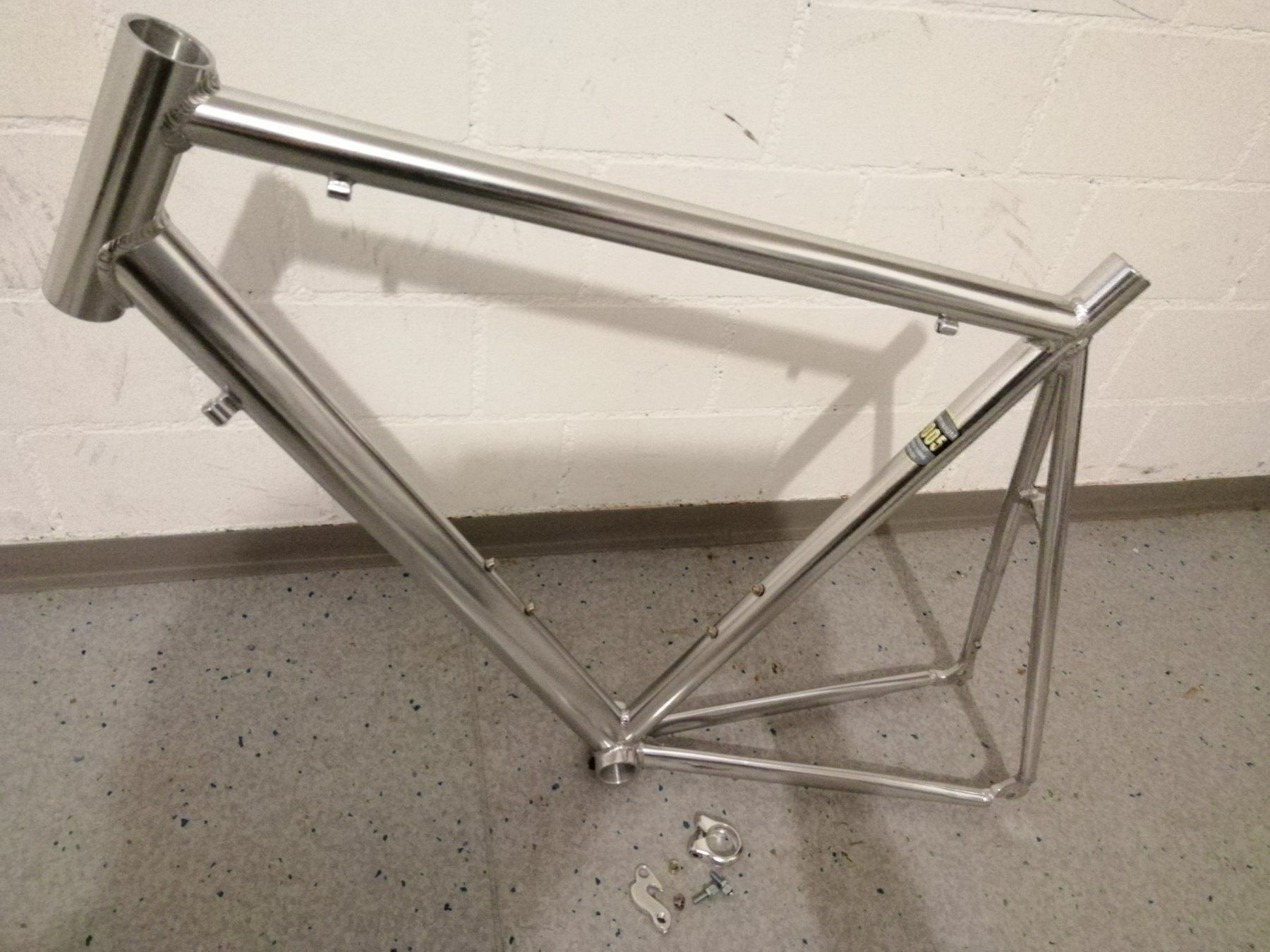 Pezzi di ricambio: Rennvelo-Rahmen NEU 61/55cm Chrom-Effekt – Nuovo (secondo la descrizione) da Rüti ZH venduto da Velo-Jimmy 1