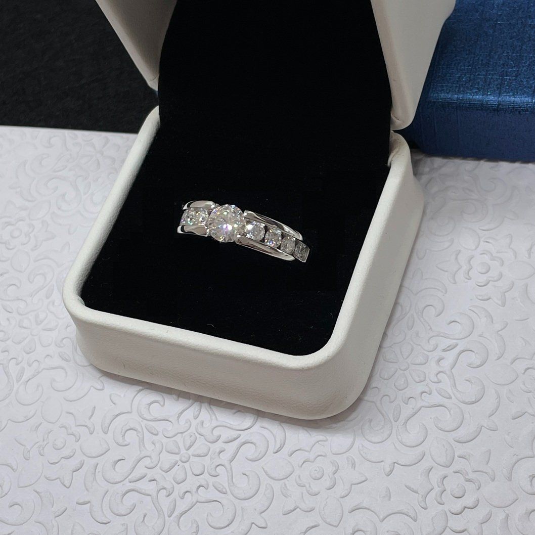 Ringe: Moissanit Ring, Silber - Gr. 61 GRA-Zertifikat – Neu (gemäss Beschreibung) aus Thun von Creative-Art-Tess 1