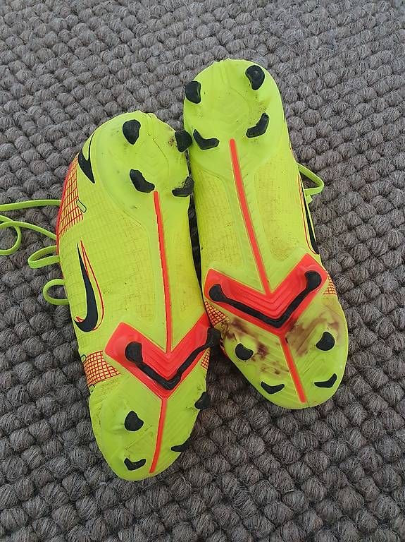 Nike Herrenschuhe: Nike Fussballschuhe Gr.  33.5 – Gebraucht aus Bülach von Best-Touchdown 1