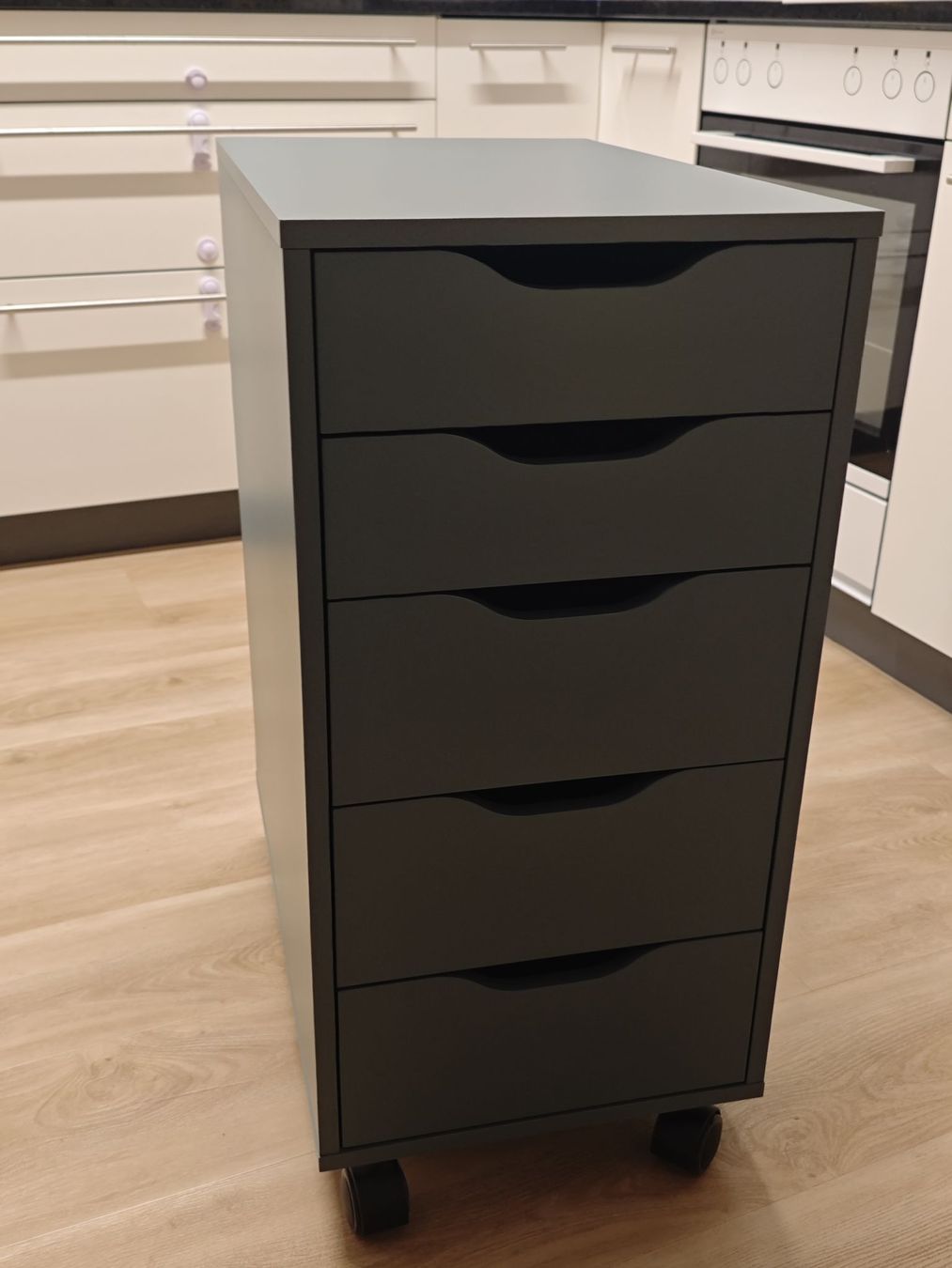 Ikea Kommoden: Kommode ALEX mit 5 Schubladen dunkelgrau auf Rollen – Gebraucht aus Spiez von G555CS
