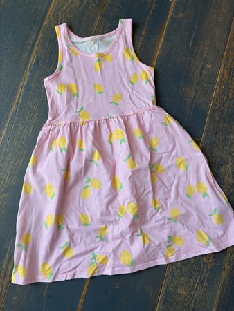 Schönes Kleid Gr. 122, Neu