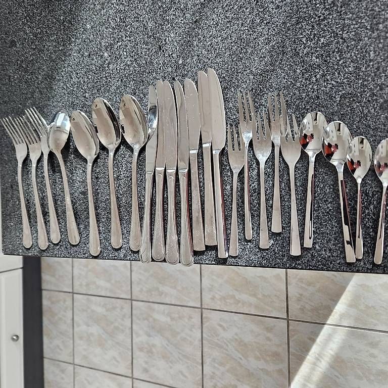 Sola Set di posate: SOLA PROFI BESTECK – Usato da Binningen venduto da Valentina.23