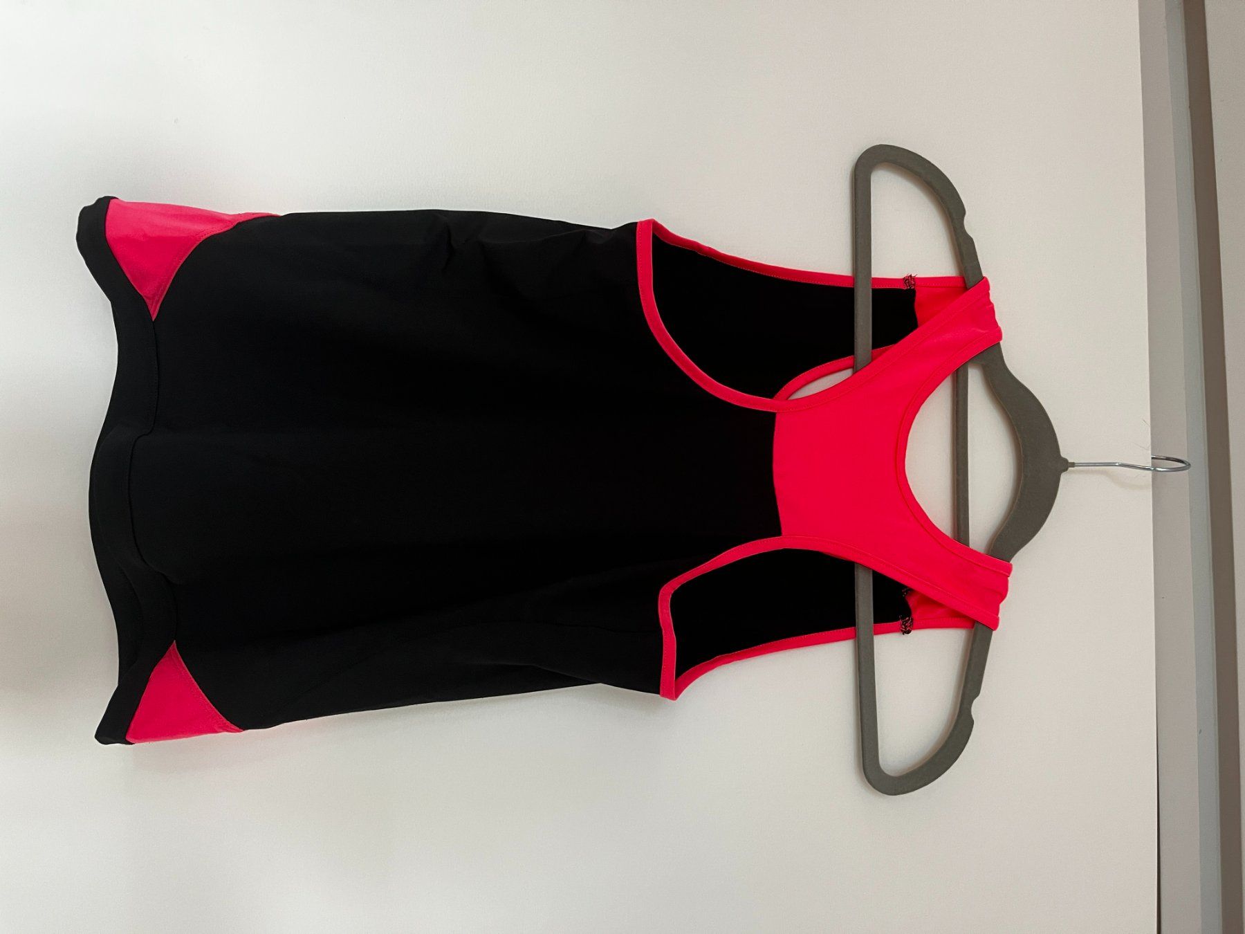 Top: Sport Tanktop schwarz pink – Usato da Seuzach venduto da anina.k 1
