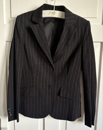 InWear Suit, size 36, black with pinstripes, chic!