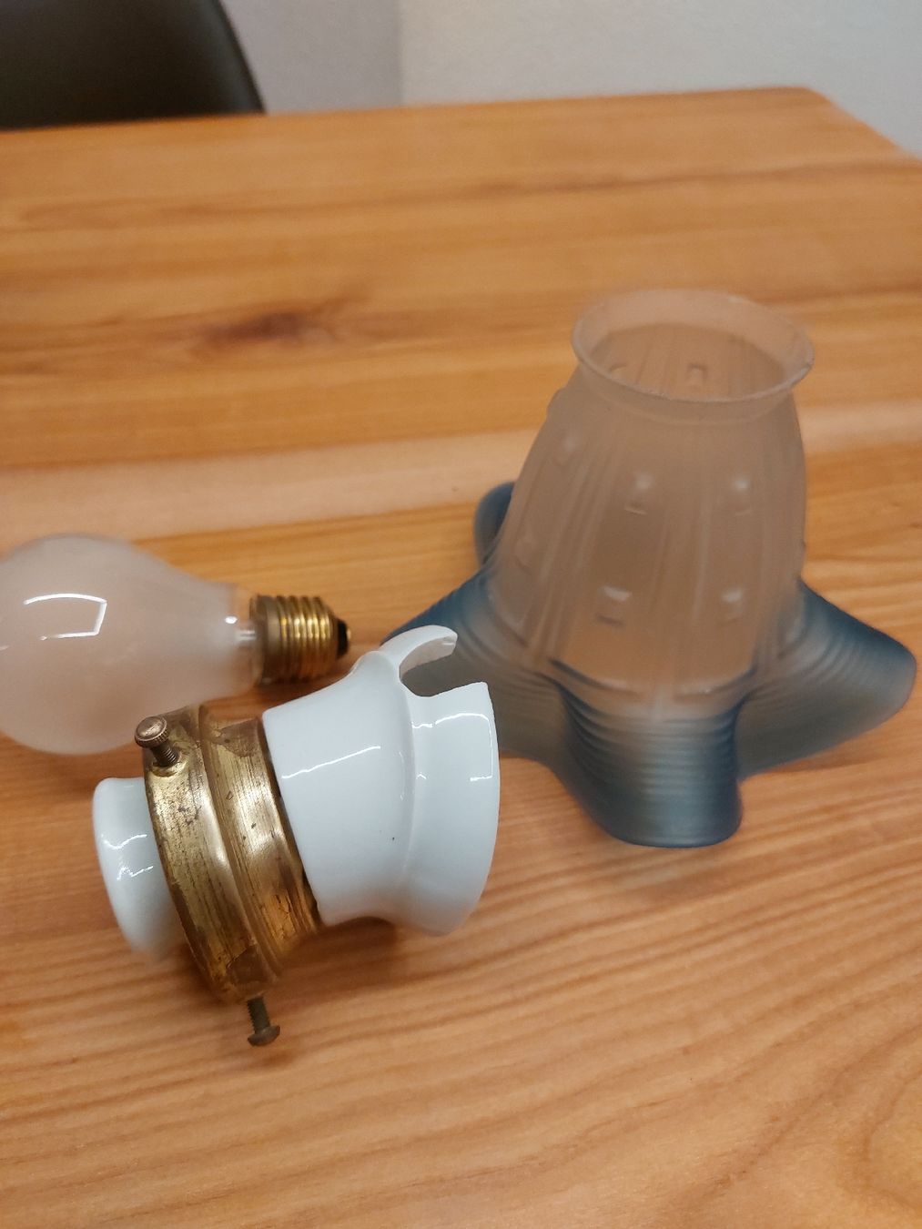 Lampen: Wandlampe mit blauem Glasschirm – Gebraucht aus Ganterschwil von HeidiuPeter 7