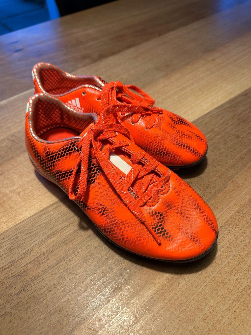 Adidas Scarpe per ragazzi: Fussballschuhe Adidas Grösse 33 – Usato da Niederrohrdorf venduto da Mirjam3056