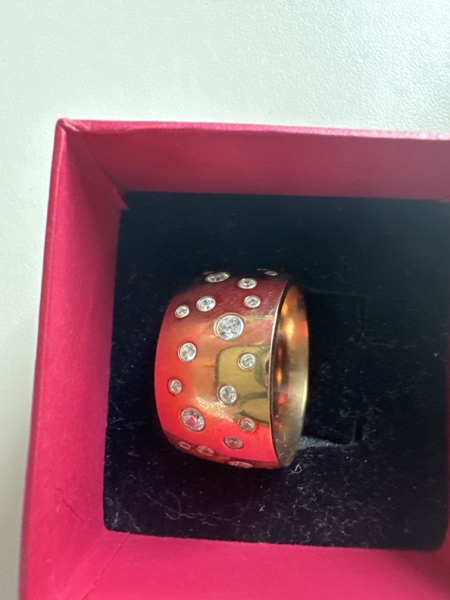 Anelli: Goldfarbener Ring mit Sternenhimmel – Usato da Wangen SZ venduto da futura14