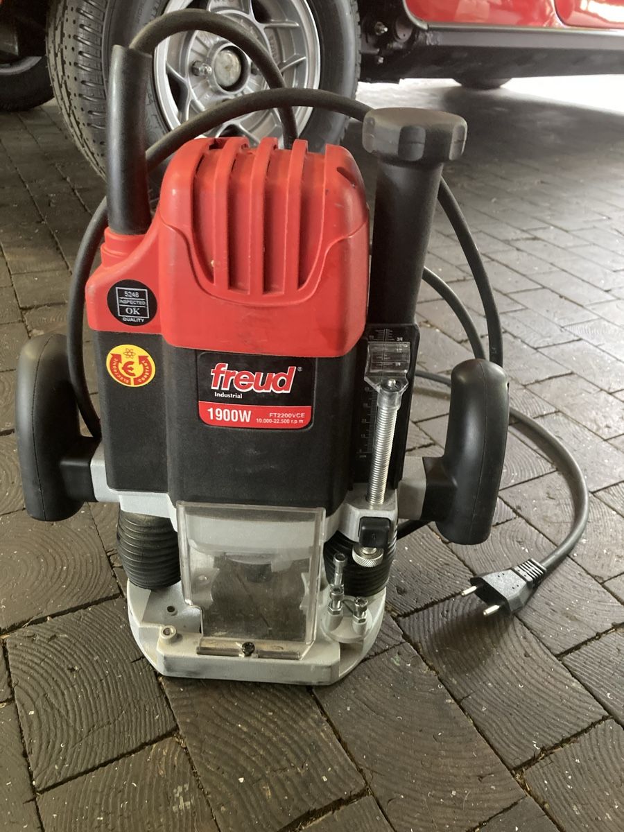 Tutte le macchine: Fraiseuse défonceuse Freud FT2200VCE 1900W – Usato da Romanel-s-Lausanne venduto da MG_IG_PN
