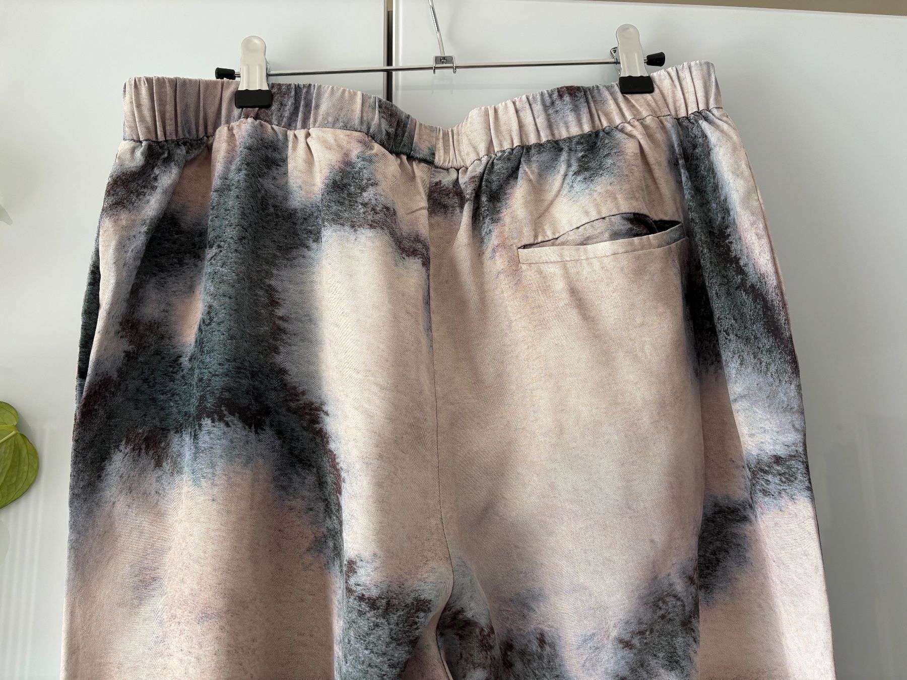 Cos Pantaloni: COS Hose im Batik-Stil Gr. M – Usato da Zürich venduto da missmodernage 5
