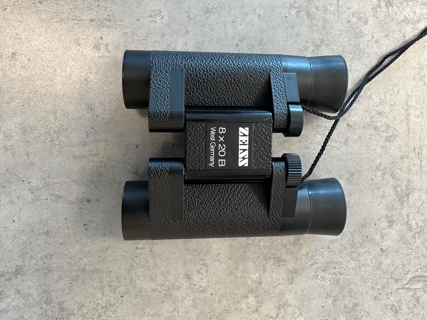 Zeiss Binocoli: Zeiss Fernglas kompakt klein handlich – Usato da Gossau ZH venduto da Foto-Brocki
