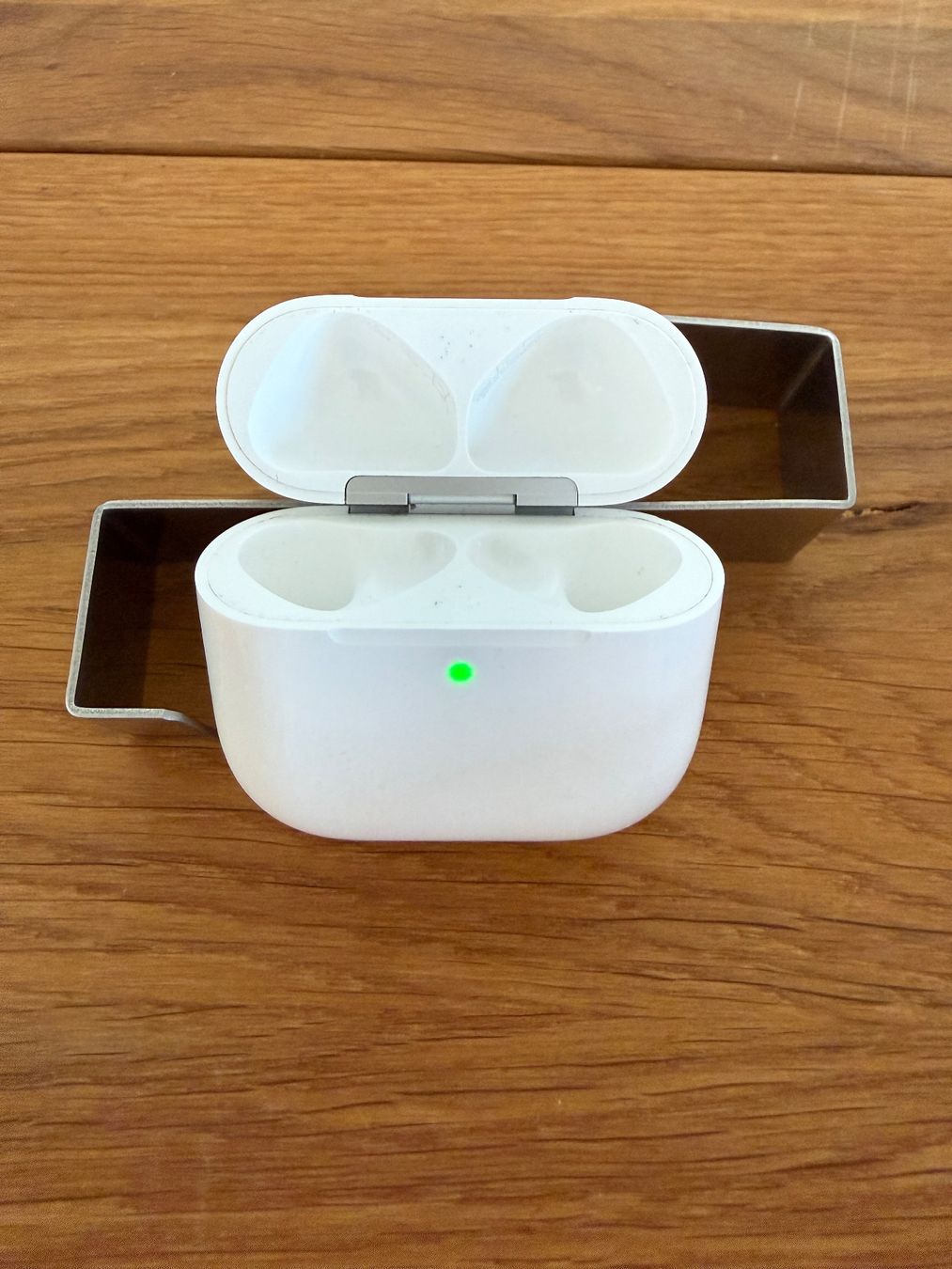 Apple Casques audio: APPLE AirPods 4 Charging Case – D'occasion à Lausanne par Nine1982