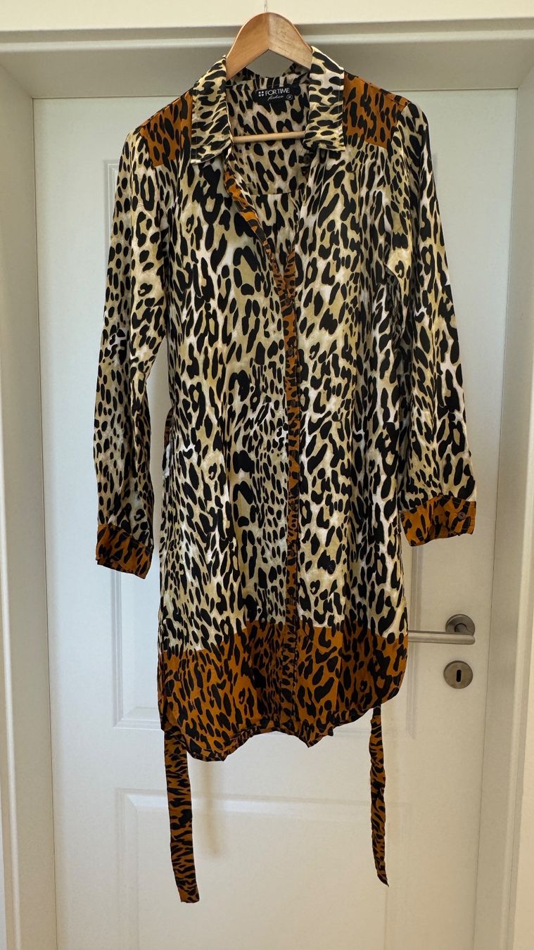 Vestiti: Robe chemise satinée imprimé léopard – Usato da giffers venduto da sev_c9x9 1