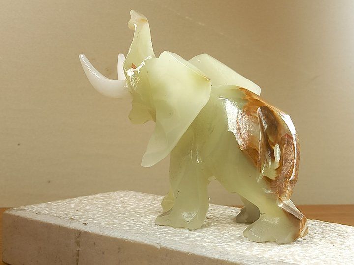 Statuette: Éléphant en onyx – Usato da Ponts-de-Martel venduto da Henri-Louis 2