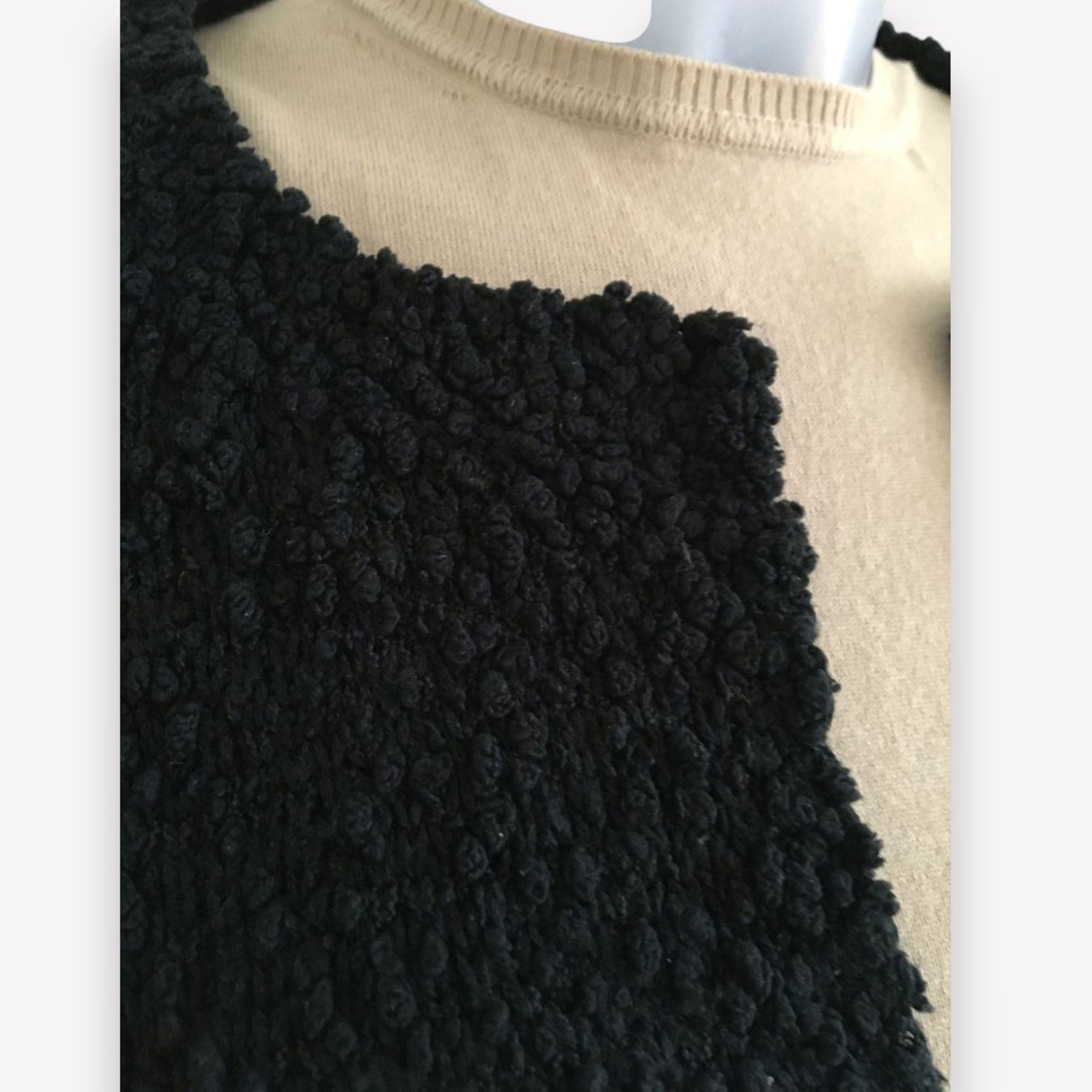 Vero Moda Giacche: Schwarze Bouclé-Jacke – Usato da Basel venduto da Nofretete39 4