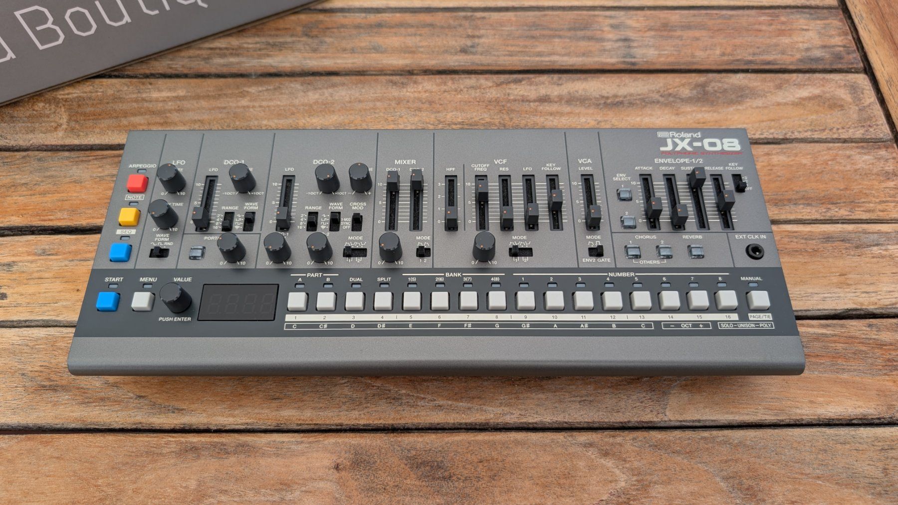 Roland Strumenti musicali: Roland Boutique - JX08 – Usato da Valeyres-Rances venduto da Kobol