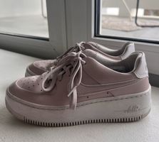 Nike Sneaker