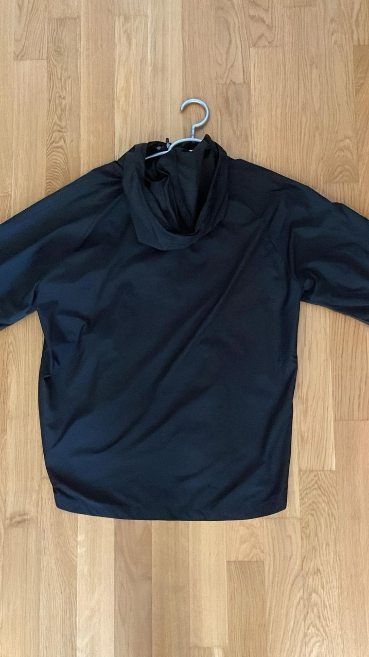 Nike Vestes: Veste a capuche Nike running – Neuf (Voir description) à Fribourg par mal_8zjh 2