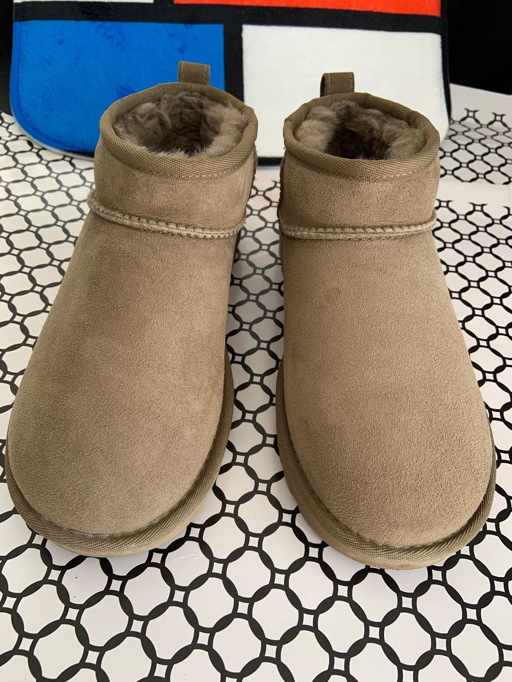 Ugg Scarpe da donna: Ugg Ultra Mini, olive/alp braun, Gr. 38 – Usato da Niederteufen venduto da mix18 5
