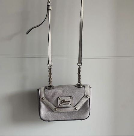 weisse Handtasche Guess