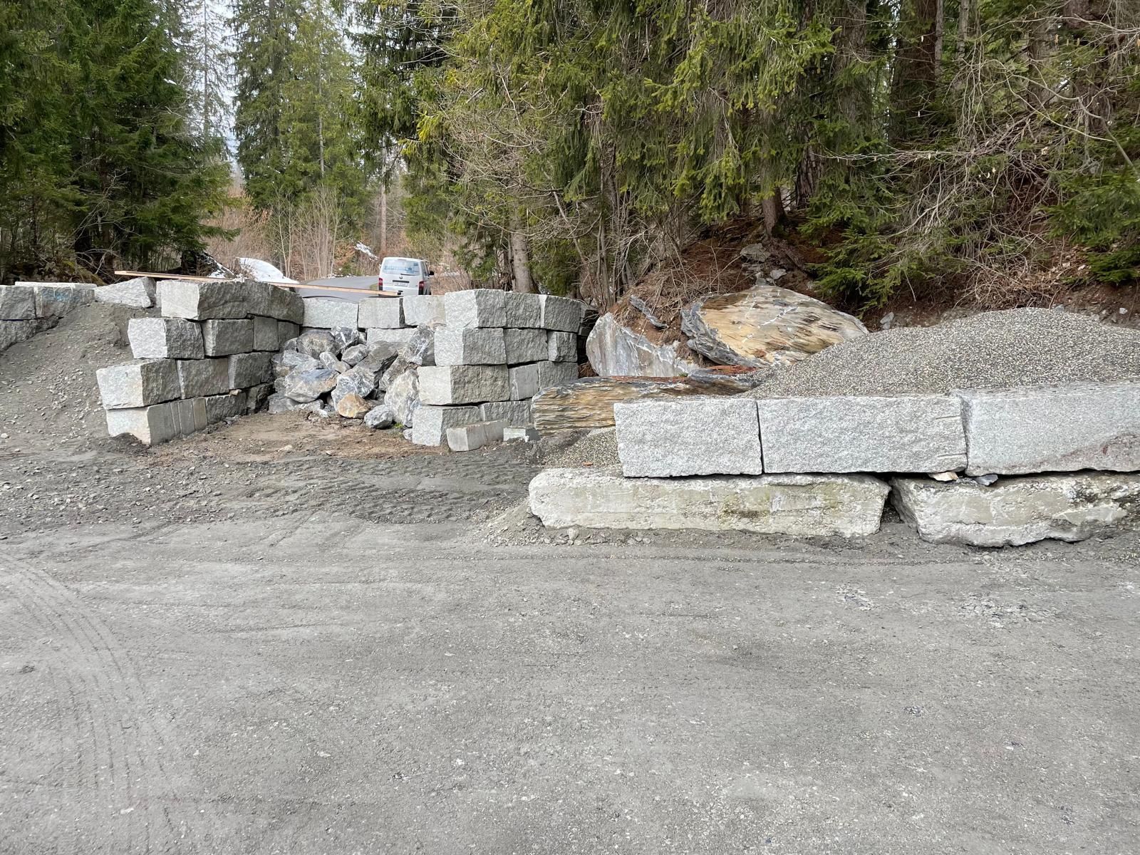 Pierres & tuiles: Blocksteine 50x50 cm, freie Länge – D'occasion à Flims Dorf par inf_dj8q 2