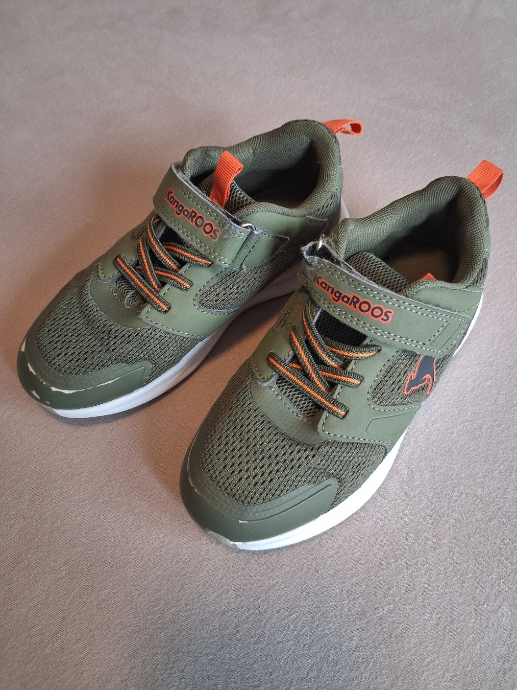 Schuhe für Jungen: Hallenschuhe Gr. 31 KangaROOS – Gebraucht aus Orvin von Mi-Re-22