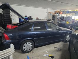 Opel Vectra B22 Limousine blau ab rest MFK 107250km
