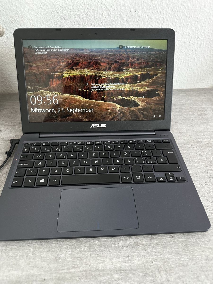 Asus Notebooks: Asus Laptop dunkelblau – Gebraucht aus Dietikon von Eveline1974 1