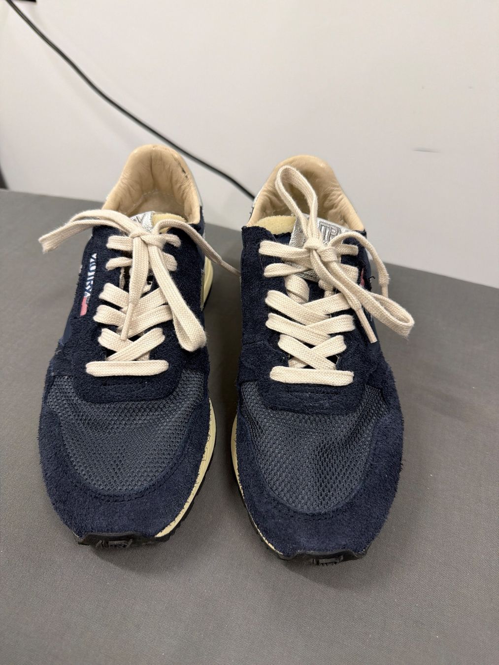 Autry Chaussures femmes: Sneaker Autry dunkelblau Grösse  37 – D'occasion à Tägerwilen par TinaLupu