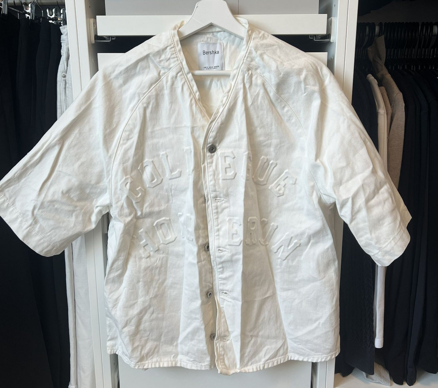 Bershka Camicie: Bershka Oversize Shirt – Nuovo (secondo la descrizione) da Bülach venduto da deinmica