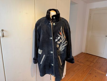 Oversized Wildlederjacke in schwarz, warm gefüttert