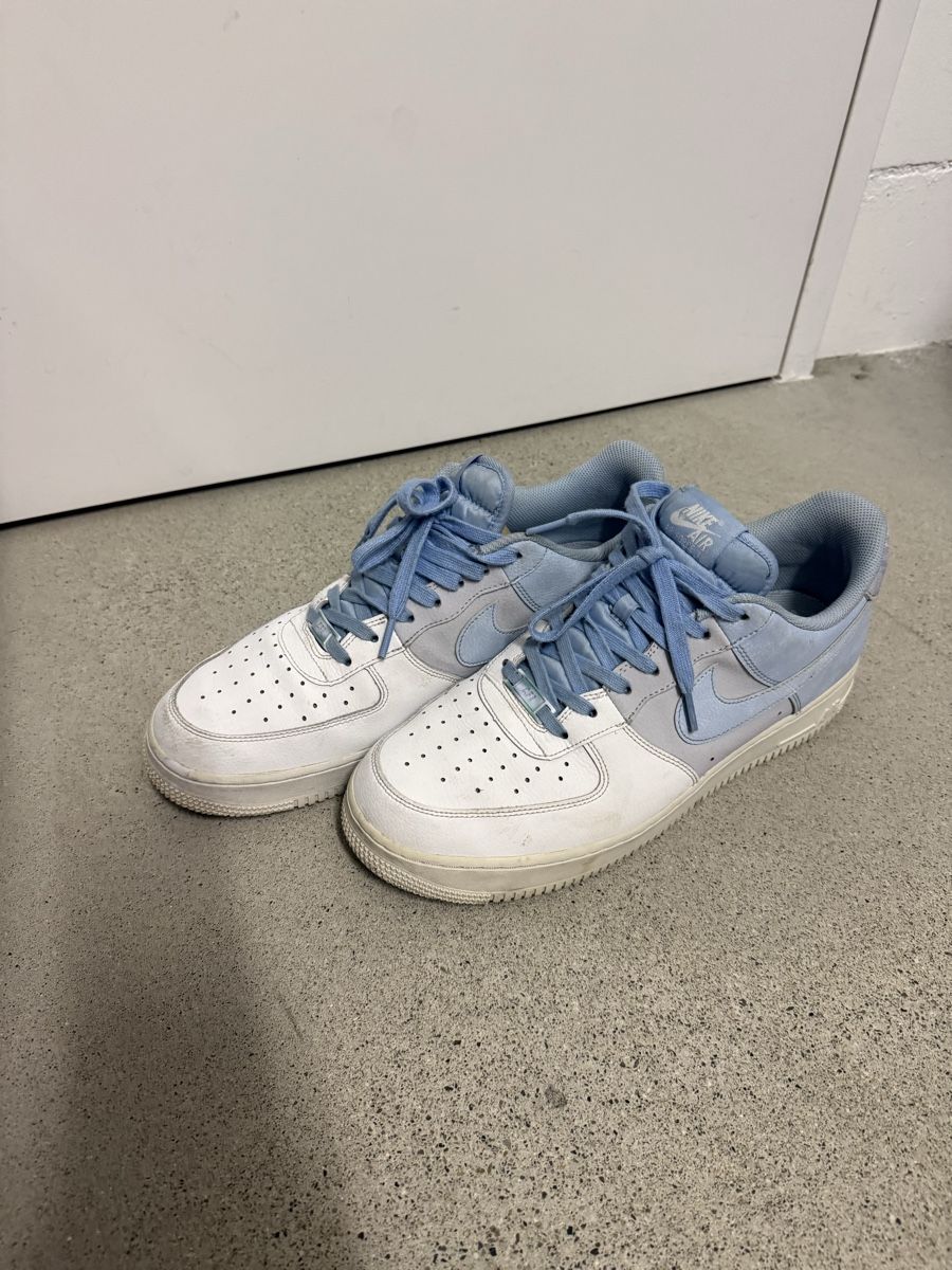 Nike Scarpe da uomo: Nike Air Force 1 07 LV8 Gr. 45 – Usato da Ennetbaden venduto da WatchGuy