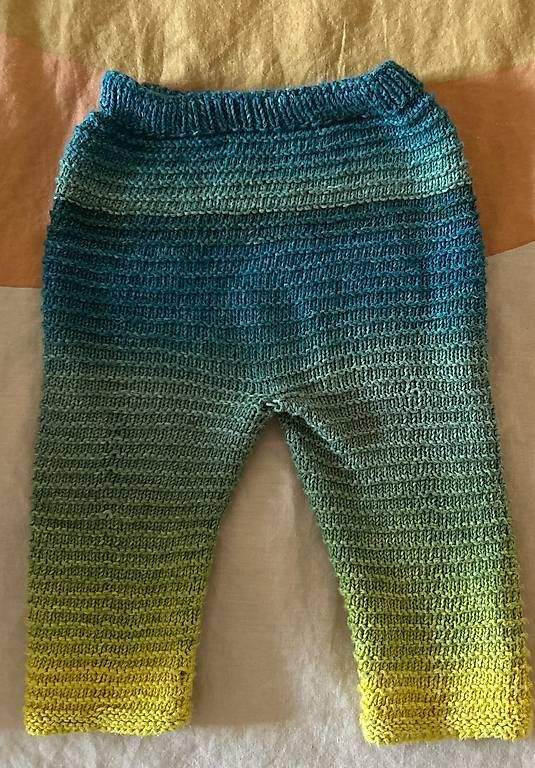 Lotti & Set di vestiti: Selbstgestrickte Baumwollhosen gr. 62 – Usato da Bern venduto da sari.hason