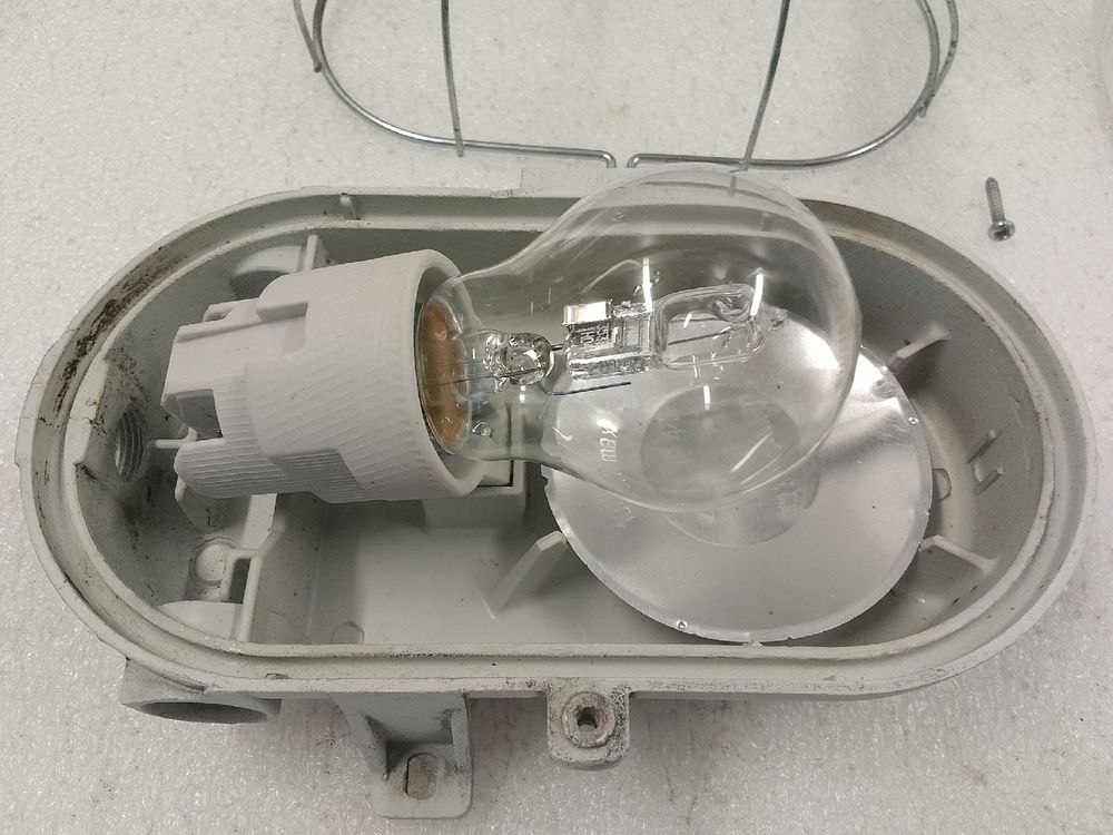 Lampen:  Aussenleuchte mit Schutzkorb IP44 – Gebraucht aus Trubschachen von Caddy8 6