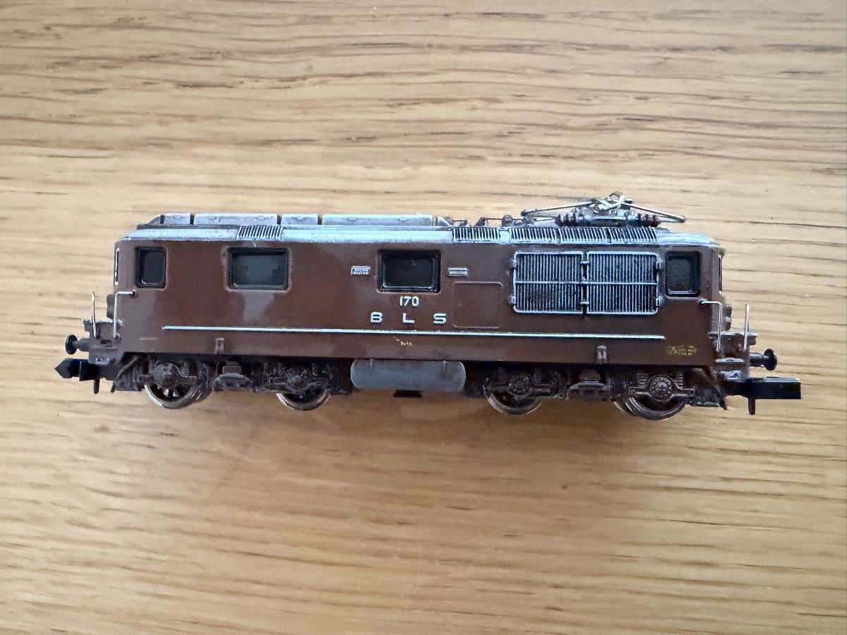 Arnold Modellini di ferrovie: Arnold E-Lok Re 4/4 BR 170 BLS + Wagen – Usato da Schaffhausen venduto da KellerJuerg 1
