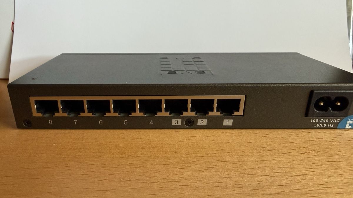 Hub & Switch: Ethernet Switch LevelOne FEU-0810 8-Port gebraucht – Usato da Mamishaus venduto da Alf00 2