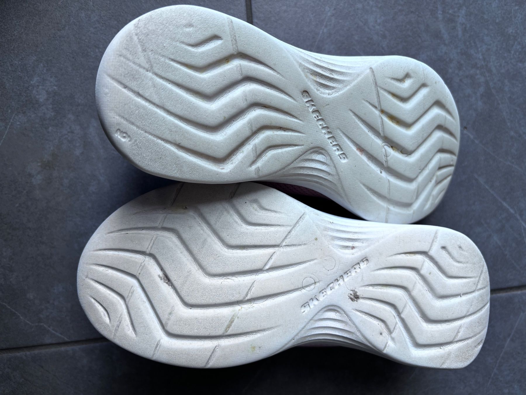 Skechers Schuhe für Mädchen: Turnschuhe Skechers 33 – Gebraucht aus Herzogenbuchsee von MoLa85 3