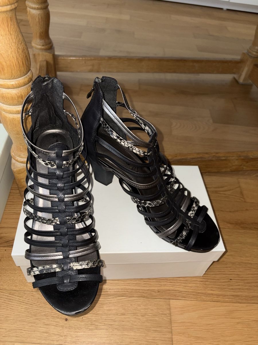 Tamaris Damenschuhe: Tamaris Sandale Heels – Gebraucht aus Jona von Mia94