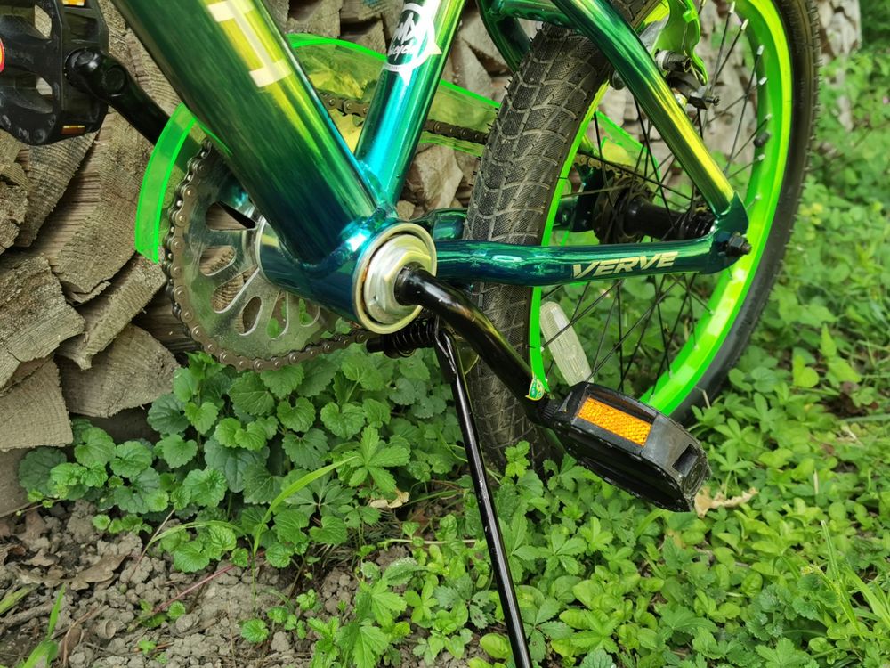 Neuwertiges 18 Zoll Kinderfahrrad BMX Chrome blau/grün