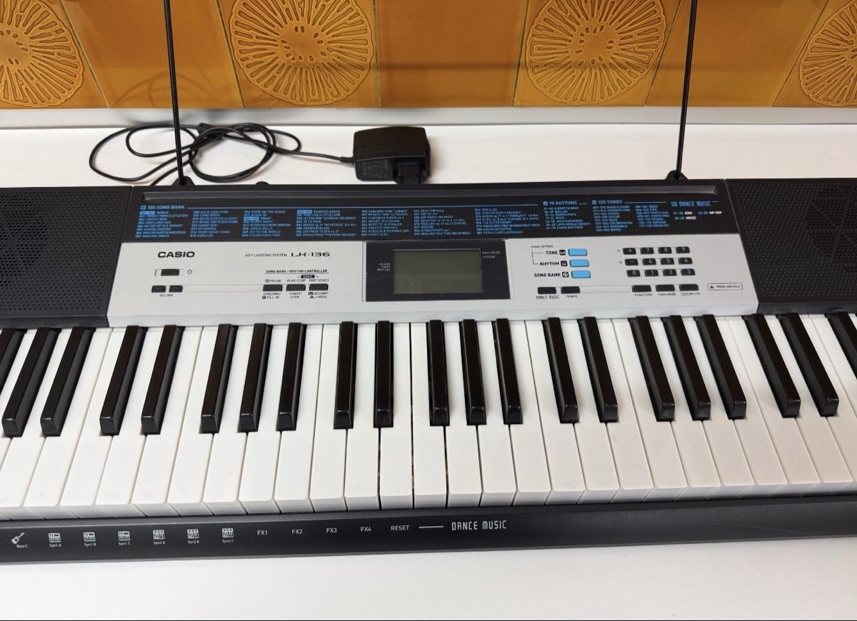 Casio Strumenti musicali: Keyboard Casio mit Leuchttasten – Usato da Gerlafingen venduto da HungerDiva 2